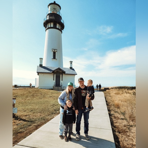 Hello from Oregon! 🌲🦦☀️ - Picture 2 of 5